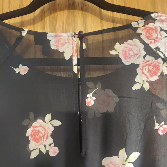 Torrid 1x plus BLACK FLORAL COLD SHOULDER CHIFFON DRESS - Picture 7 of 10